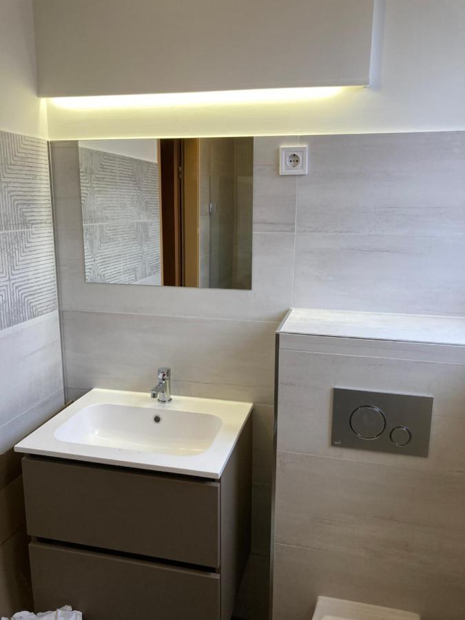 Kuenszler Apartmanhaz ซามาร์ดี ภายนอก รูปภาพ