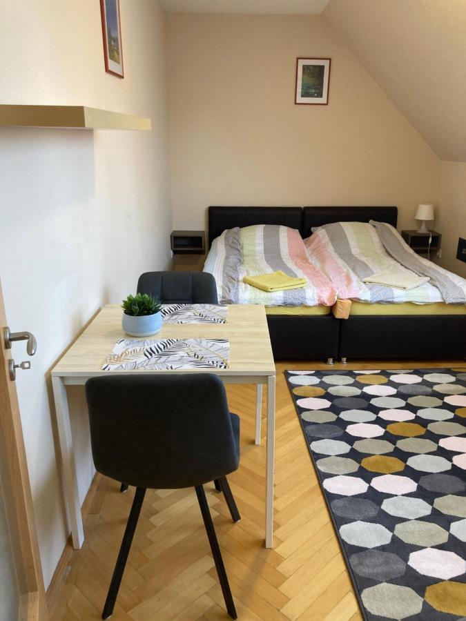 Kuenszler Apartmanhaz ซามาร์ดี ภายนอก รูปภาพ