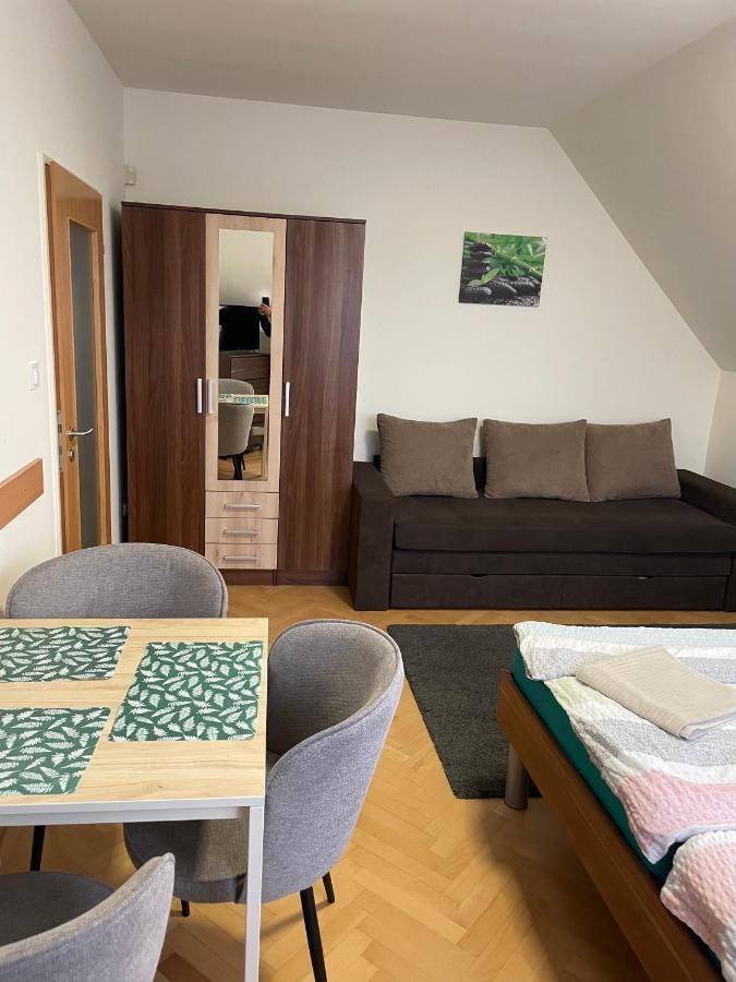 Kuenszler Apartmanhaz ซามาร์ดี ภายนอก รูปภาพ