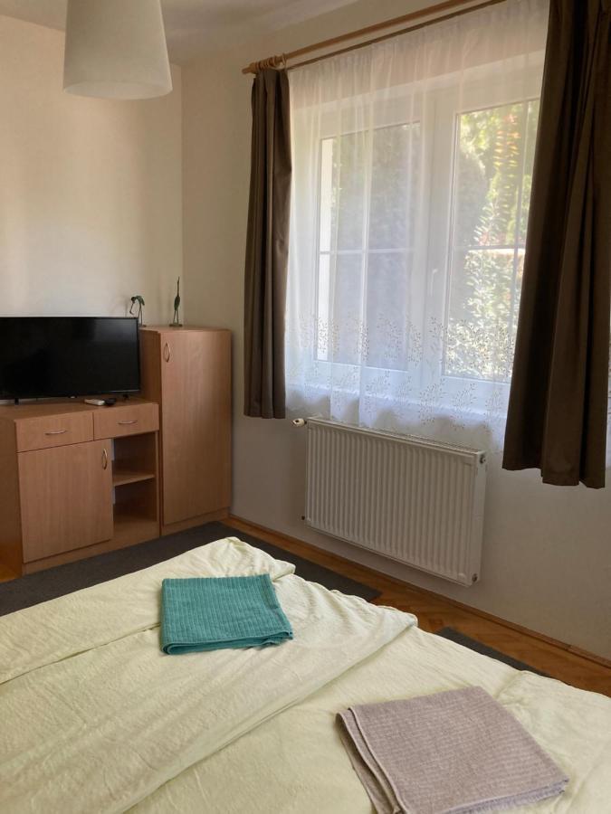 Kuenszler Apartmanhaz ซามาร์ดี ภายนอก รูปภาพ