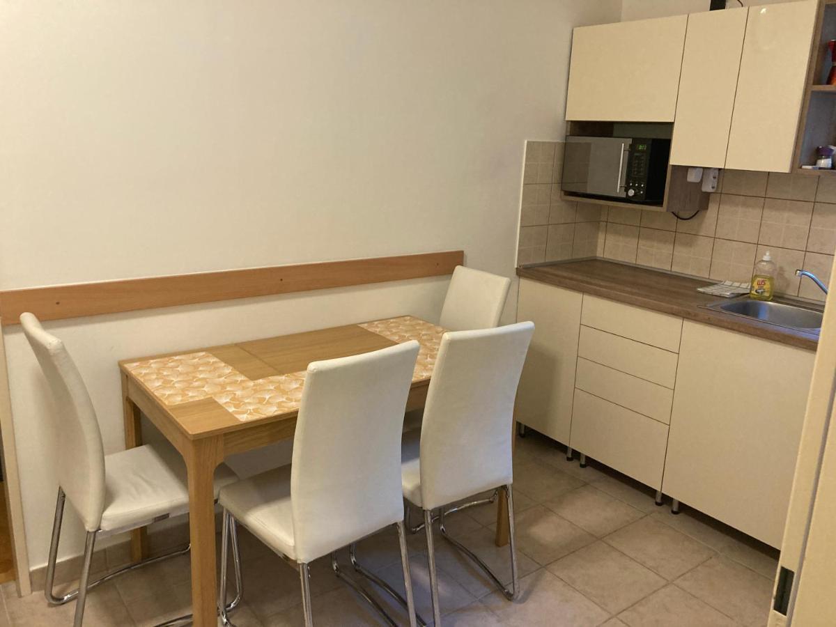 Kuenszler Apartmanhaz ซามาร์ดี ภายนอก รูปภาพ